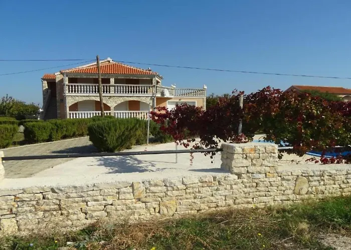 Amazing With Outdoor Swimming Pool Вилла *