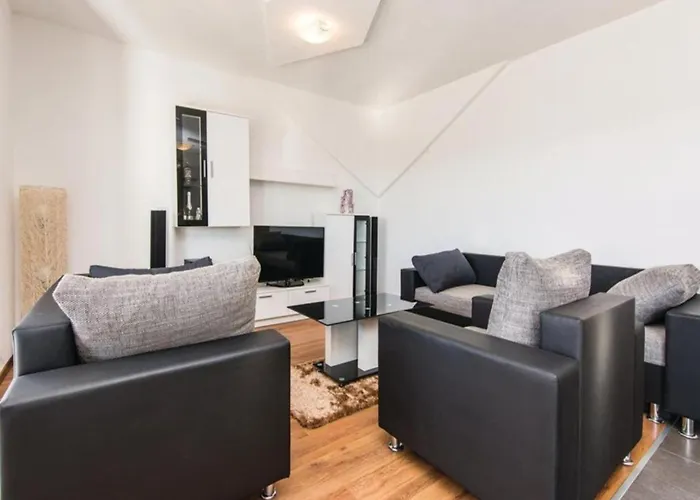 Amazing With Outdoor Swimming Pool Вилла *